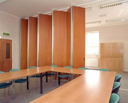 Movable acoustic partition